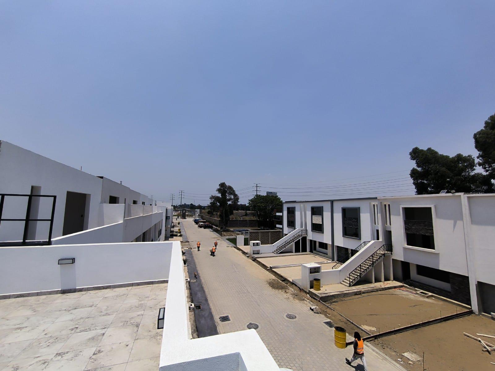 Vista elevada de un andador privado en Parque Real Residencial